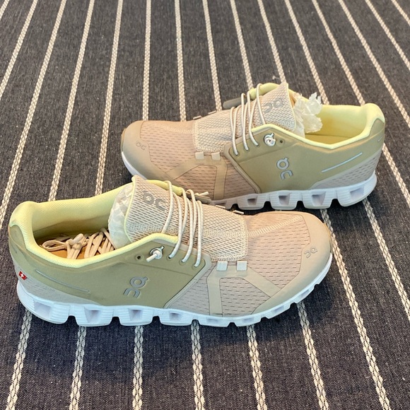 On Running Shoes - On cloud cloud womens light cream color US9.5